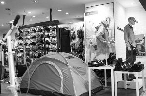 清明踏青熱催生戶外用品消費潮，春游經(jīng)濟釋放市場活力